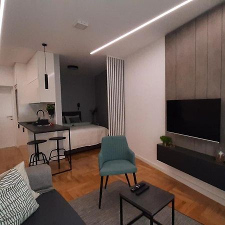 Nina Studio Apartment Bijeljina Buitenkant foto