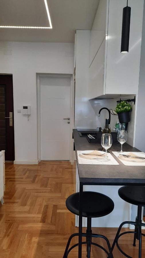 Nina Studio Apartment Bijeljina Buitenkant foto