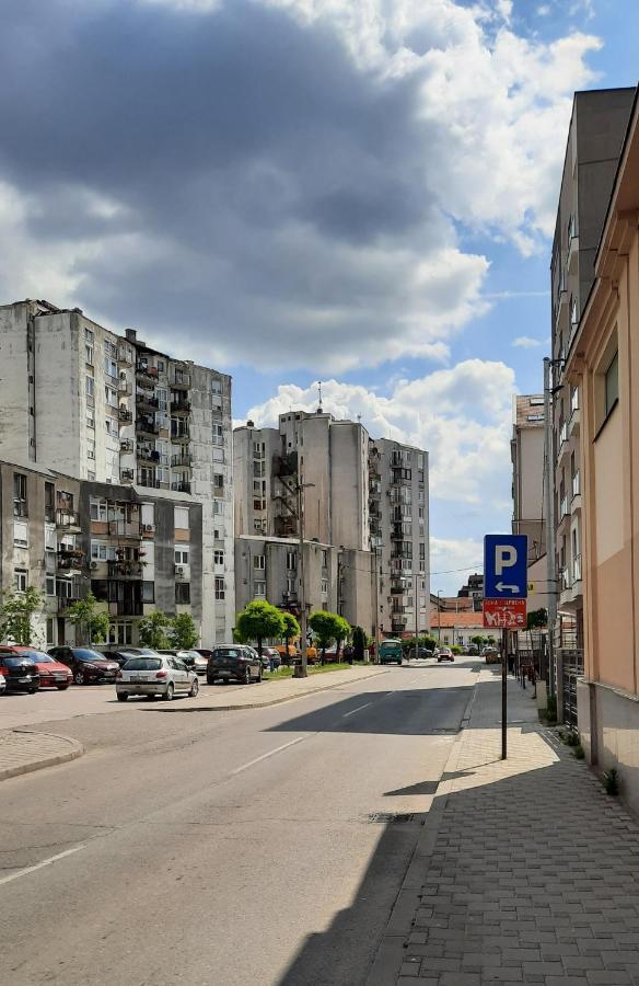 Nina Studio Apartment Bijeljina Buitenkant foto